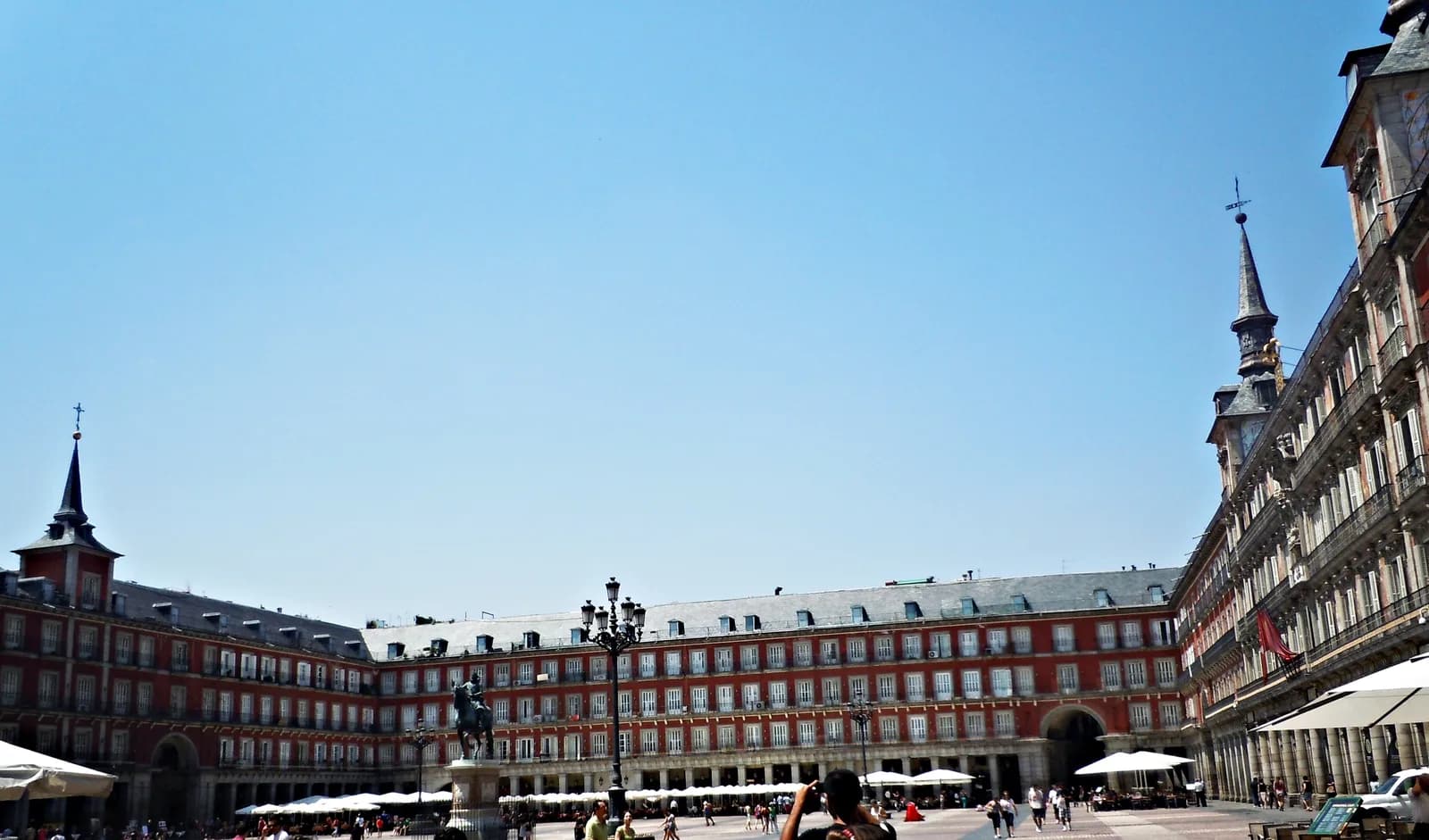 Plaza Mayor in Madrid, the usual meeting point for free walking tours